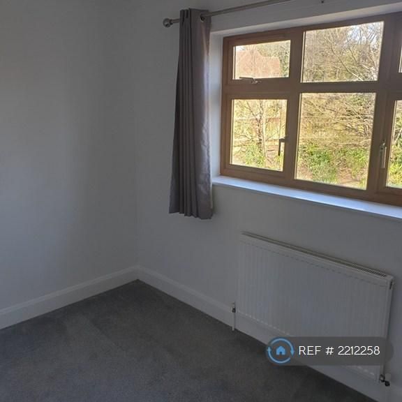 4 bedroom detached house to rent - Photo 1