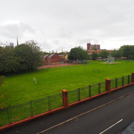 2 bedroom to let - Photo 3