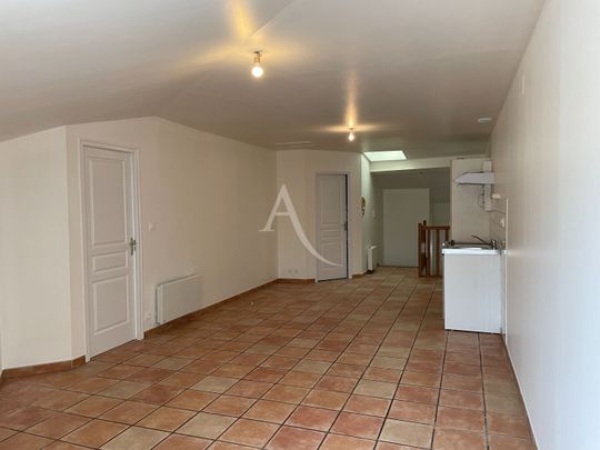 Location Appartement 2 pièces 47m² FONTENAY LE COMTE 85200 - Photo 1