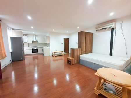 Studio to rent - Photo 2