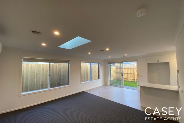 12 Cardiff Circuit, Carrum Downs - Photo 1