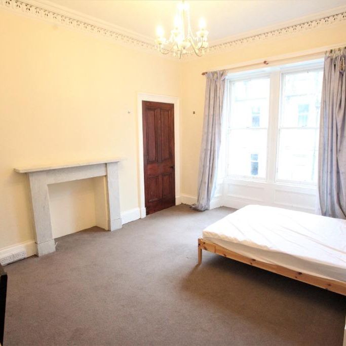3 bedroom flat to rent - Photo 1