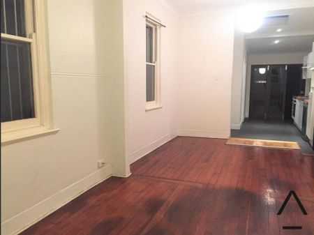 RECENTLY RENOVATED TERRACE - WALK TO KING ST - Photo 2