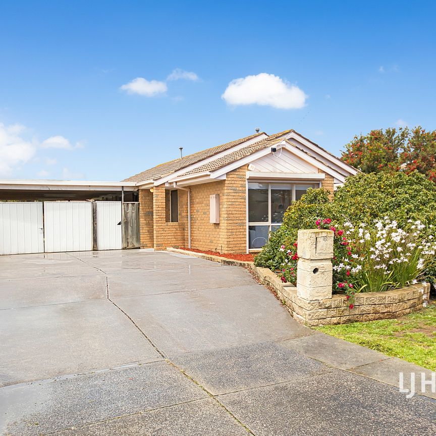 6 Lyrebird Court, Werribee VIC, Belconnen - Photo 1