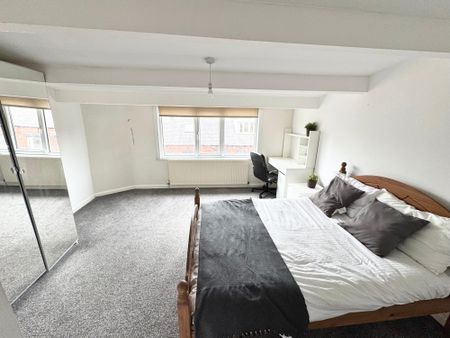 66 Manor Drive, LS6 1DD, Leeds - Photo 3