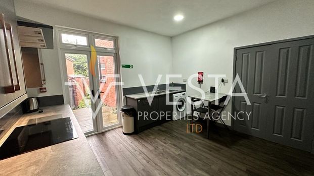 Room 6, St. Patricks Road, Coventry - Photo 1