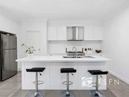 Stylish Living in Kennington - Photo 3