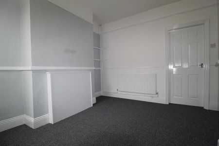 2 bedroom end of terrace house to rent - Photo 3