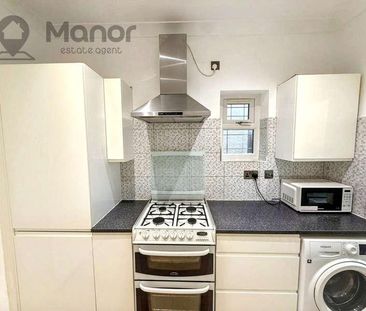 Collinwood Gardens, Ilford, IG5 - Photo 6