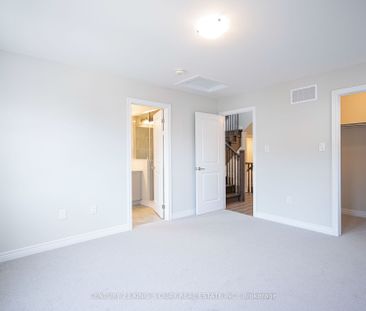 Townhouse For Lease | N8133452 - Photo 2