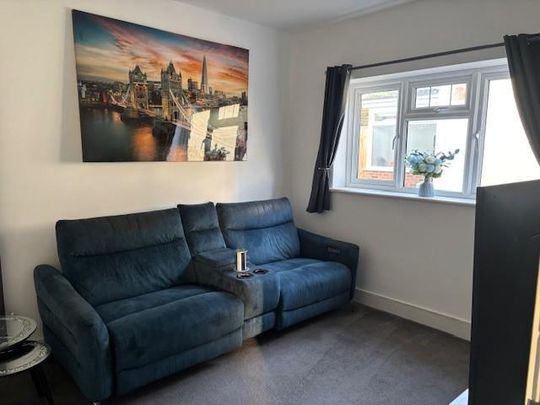 3 bedroom semi-detached bungalow to rent - Photo 1