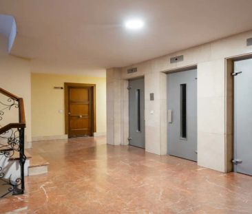 Room in a shared 6-bedroom apartment for rent in Argüelles - Foto 2