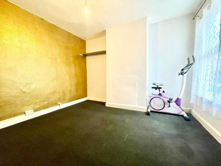 3 bedroom maisonette to rent - Photo 3
