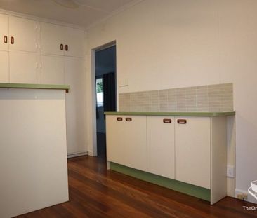 NEAT AND TIDY, SUPER CONVENIENT LOCATION! - Photo 4