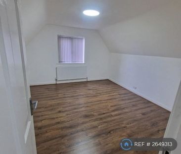 4 bedroom detached house to rent - Photo 2