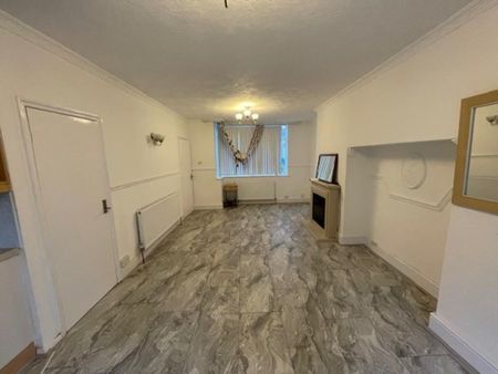 3 bedroom end of terrace house to rent - Photo 2