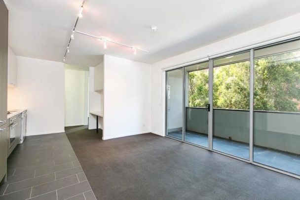 Architecturally Designed Apartment with Leafy Outlook in the Heart of Kew - Photo 1