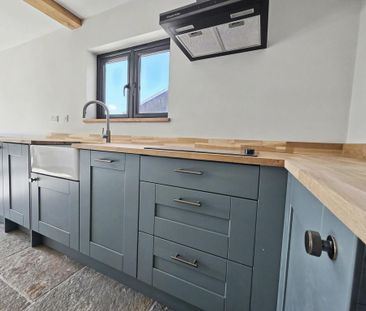 2 bedroom barn conversion to rent - Photo 2