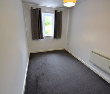 2 bedroom Flat in Flat 10, Leeds - Photo 2