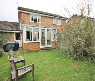 Ravenfield, Englefield Green, Egham, Surrey, TW20 0TW - Photo 5