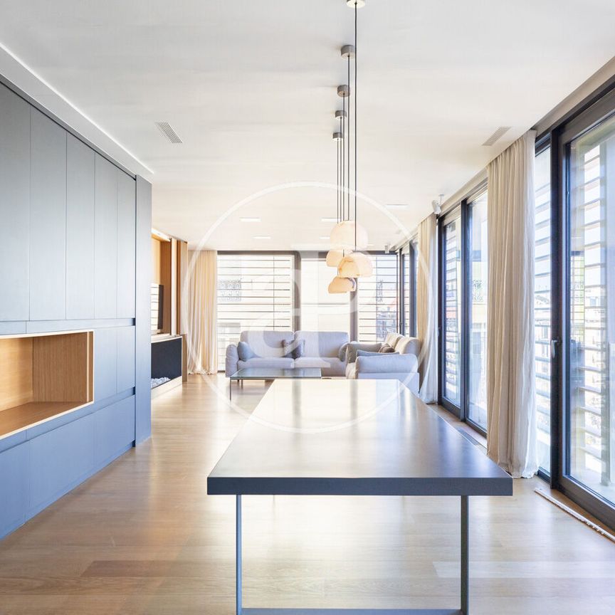 Penthouse for Rent on Carrer de València - Photo 1