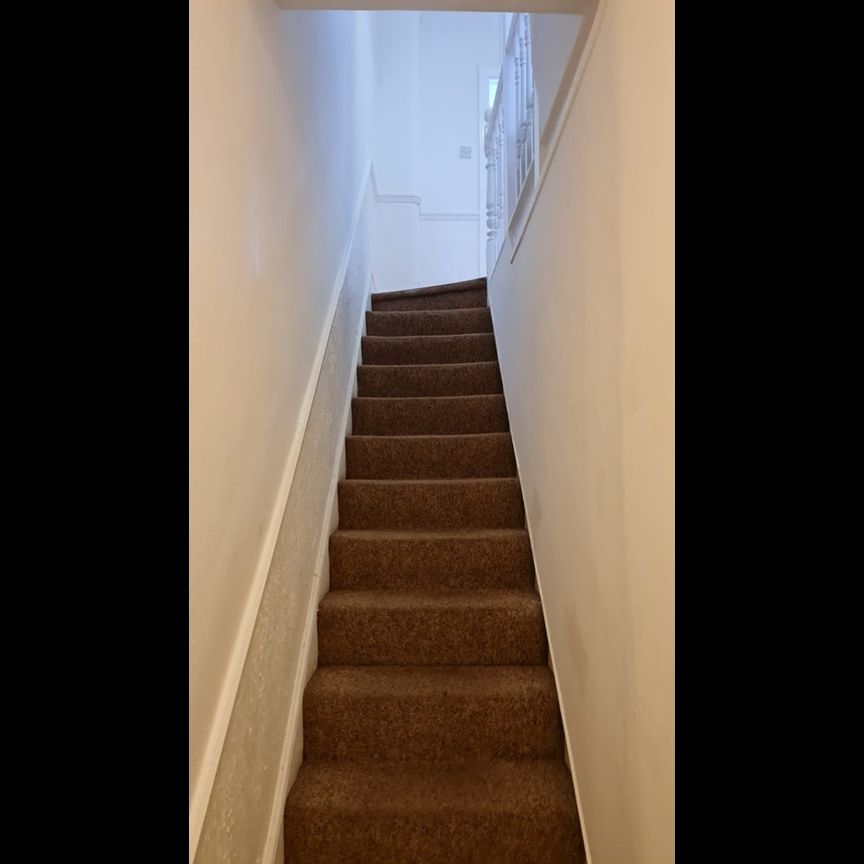 Room in a Shared Flat, Bertram Road, NW4 - Photo 1