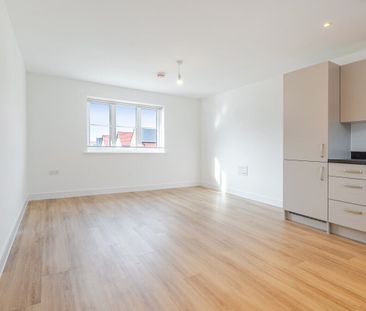 Runway, Sudbury - Photo 2