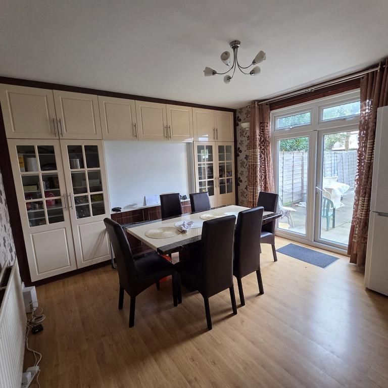 1 bedroom semi-detached house to rent - Photo 1