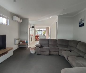 Stunning 3BR Karaka Retreat! - Photo 1