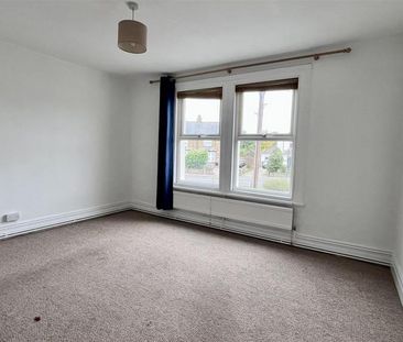 3 bedroom flat to rent - Photo 5