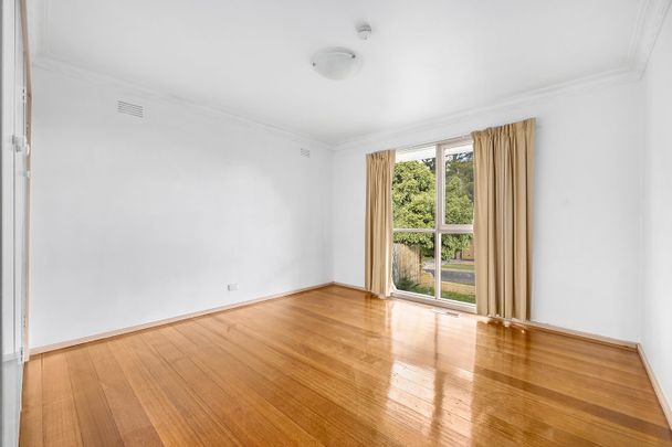 Bright and Spacious Family Home in a Sought-After Location - Photo 1