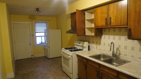 For Lease - 10 St Matthews Avenue, Hamilton, Ontario - Photo 3