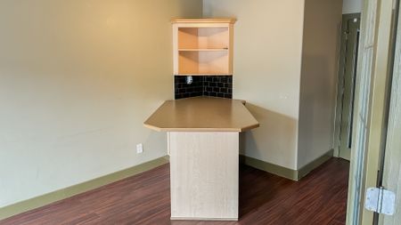 Renfrew 1 Bed Condo With Underground Parking | Heat & Water Included. - Photo 5