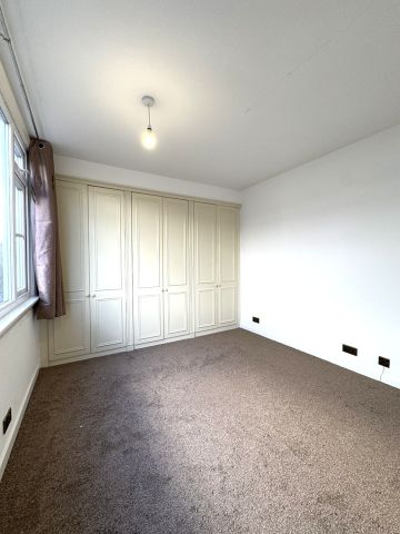 3 Bed Semi-Detached House, Brookhill Drive, LS17 - Photo 2