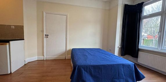1 bedroom flat to rent - Photo 2