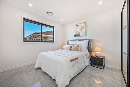 Contemporary, East-Facing, 4-Bedroom + Study Family, Media Room and Swimming Pool in a Prime Oakville Setting - Photo 3