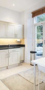 Chiswick High Road, W4 2ND, London - Photo 4