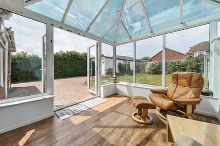 3 bedroom flat to rent - Photo 4