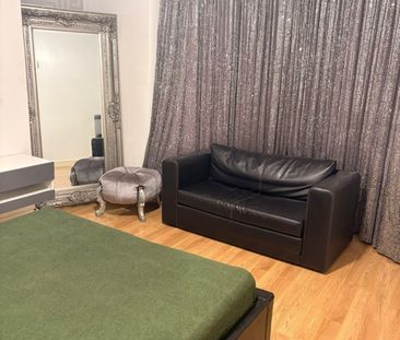 Master bedroom to rent close to seven king station - £850 pcm - Photo 2