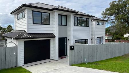 Brand New Build! Spacious & Sunny on West Harb... - Photo 2