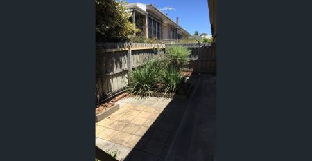 Comfortable and in a great location - Photo 3