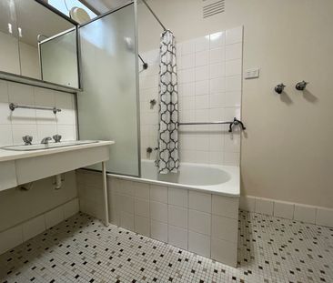 2/623 Drummond Street, Carlton North VIC 3054 - Photo 3