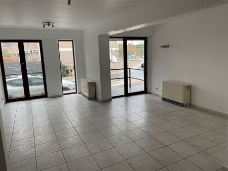 gelijkvloers flat met klein terras aan voorkant. - Foto 3