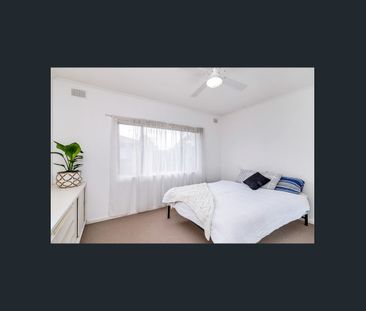 A lovely refurbished first floor secure 2 bedroom unit larger than ... - Photo 4