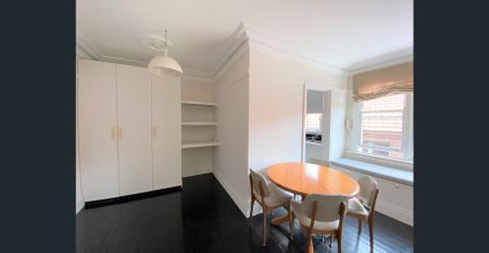 WELL LOCATED, SUN FILLED & PRIVATE ART DECO APARTMENT - Photo 5