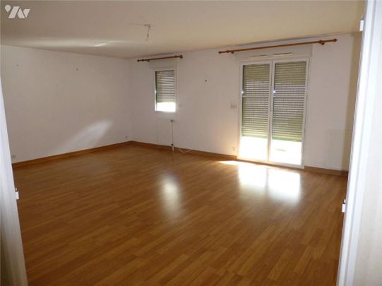 Pour visiter, appeler le 02.23.55.91.17 VITRE. Rue Savary - Proximité Centre ville, ce très b... - Photo 1