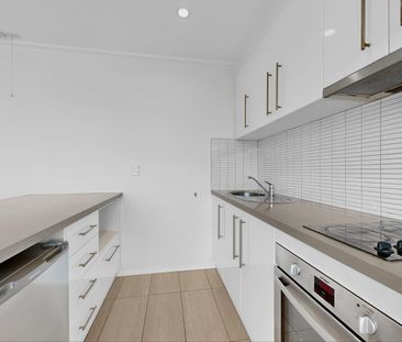 Smart, stylish and superbly located - Photo 3