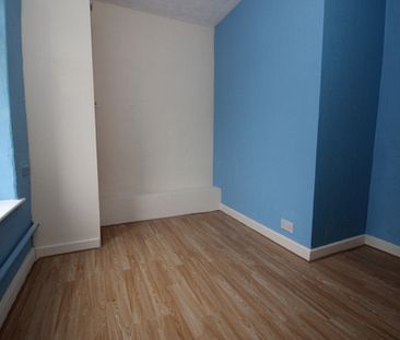 2 Bedroom Terraced House - Photo 2