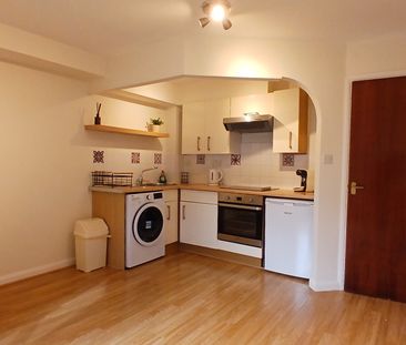 ONE BEDROOM FLAT TO LET IN PRIME LOCATION MAIDENHEAD, BERKSHIRE - Photo 6