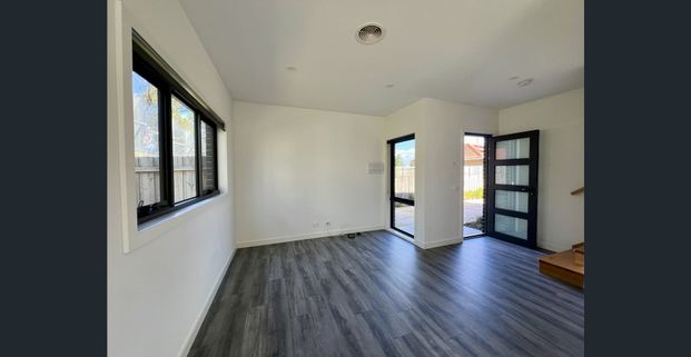 Modern, Well-Located 2-Bedroom Townhouse in Doveton - Photo 1